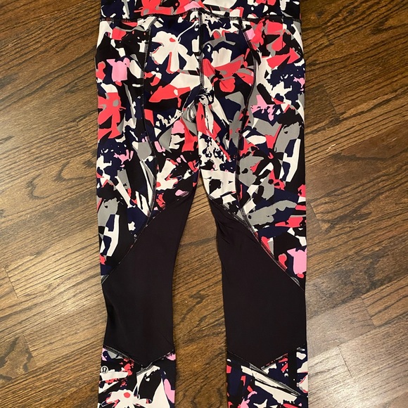 Lululemon Run Inspire Crop, size 4 - Picture 2 of 3